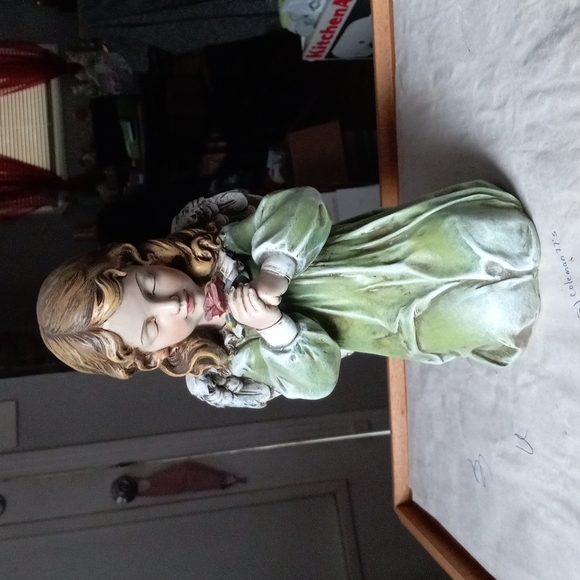 Kneeling Serenity Angel. - Picture 2 of 7
